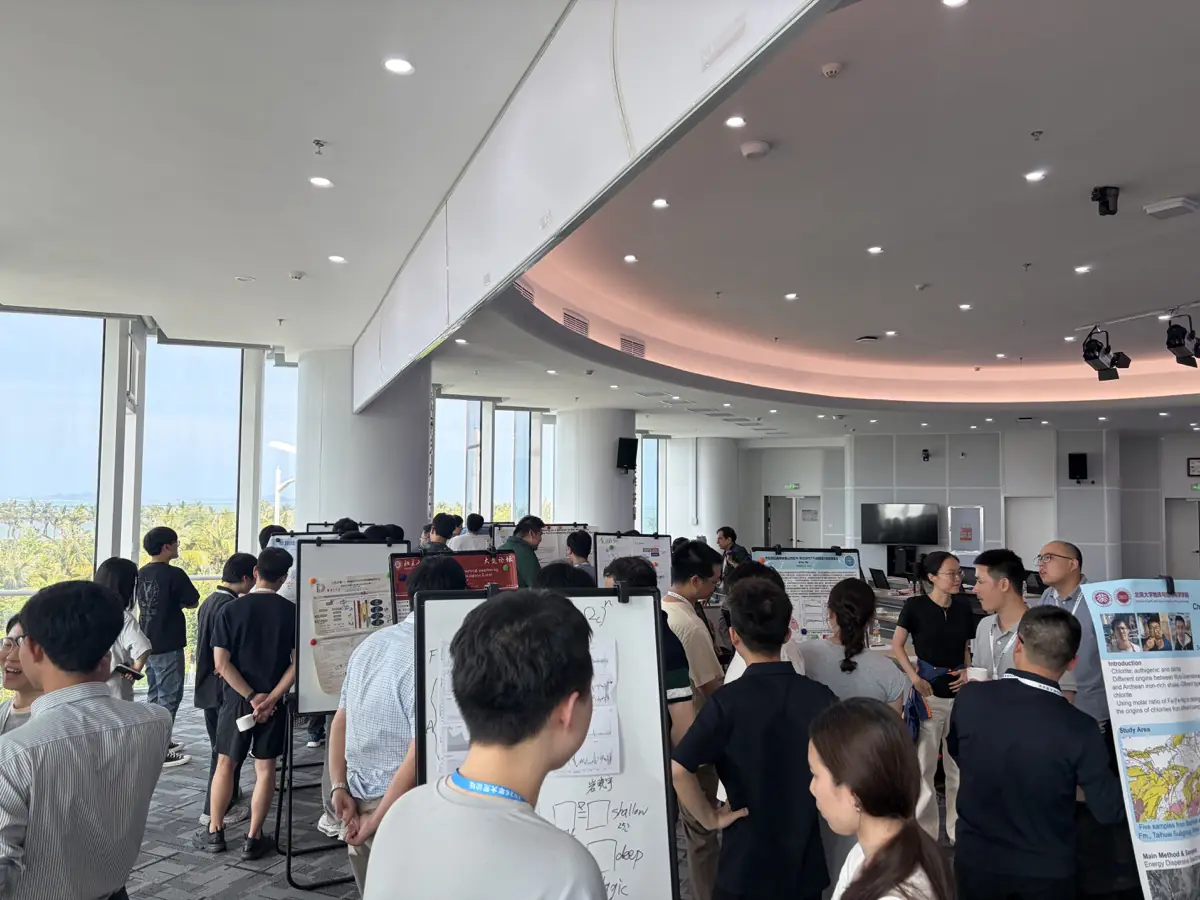 论坛海报展示与交流